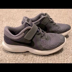 Nike size 1 little boy gray and white shoes